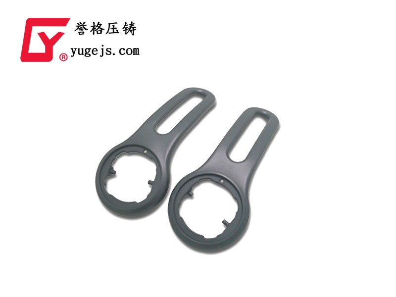 铝合金耳挂喷油